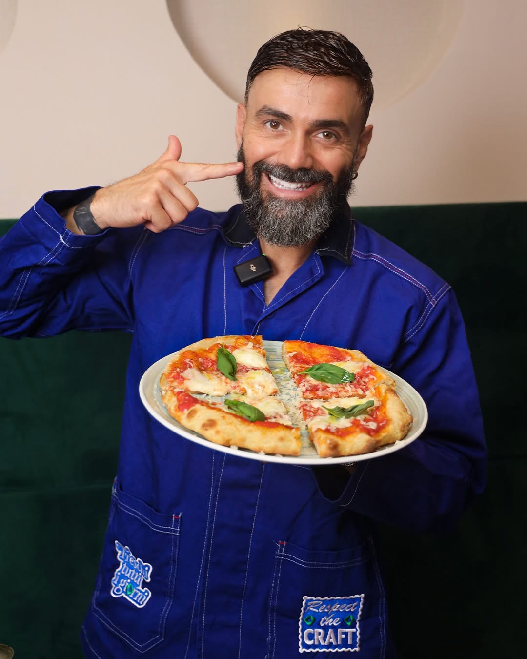 Chiù Sapore, ritratto con pizza